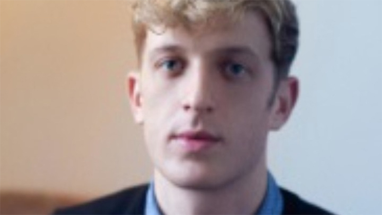 «Η Μόνικα δραπετεύει», το καινούργιο μυθιστόρημα του Εντουάρ Λουί