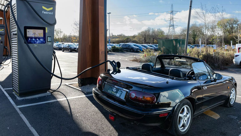 Ειδικό κιτ μετατρέπει τo Mazda MX-5 πρώτης γενιάς, σε αμιγώς ηλεκτρικό – Με 160 άλογα και 250χλμ. αυτονομία