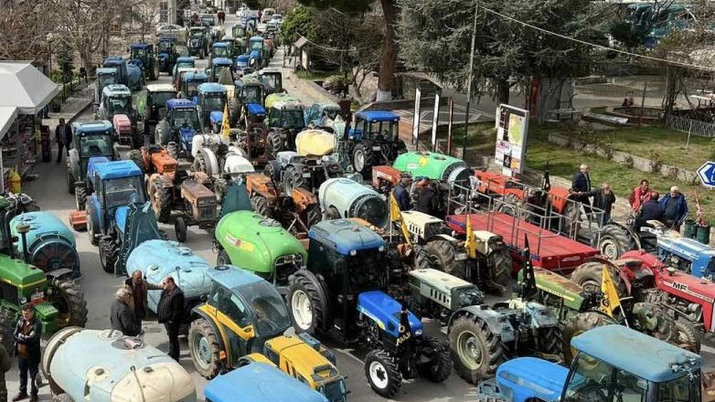 Συλλαλητήριο με τρακτέρ πραγματοποίησαν αγρότες στον Δήμο Αγιάς στη Λάρισα