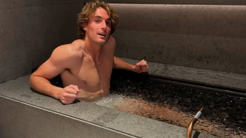 Στέφανος Τσιτσιπάς: Η αινιγματική ανάρτηση από την… μπανιέρα του