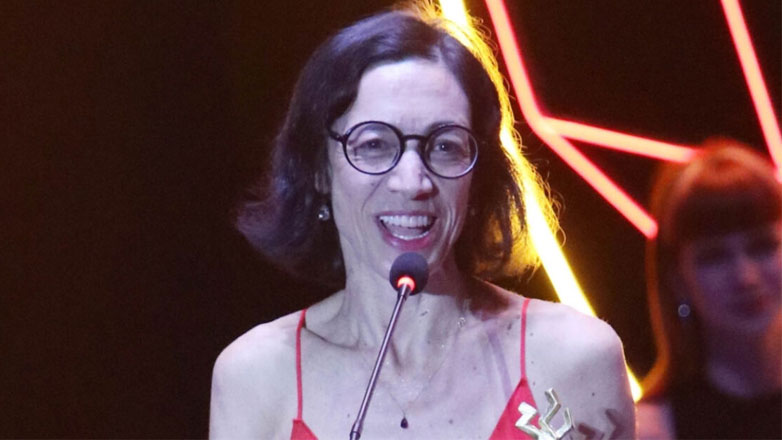 Έλενα Τοπαλίδου: Η νέα topless φωτογραφία που δημοσίευσε και το μακροσκελές κείμενο για την εξωτερική της εμφάνιση