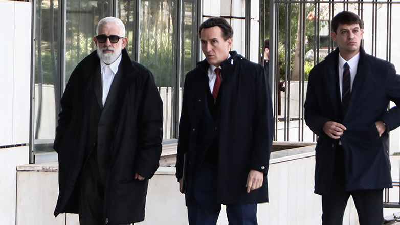 «Στη Γαλλία έχουν 51 βιασμούς, εδώ έχουμε μια απόπειρα» – Αντιδράσεις κατά του εισαγγελέα στη δίκη Φιλιππίδη