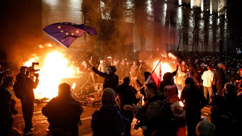 Γεωργία: Χιλιάδες αντικυβερνητικοί διαδηλωτές βγήκαν και πάλι στους δρόμους