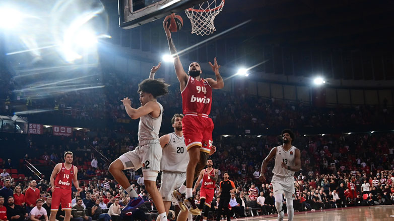 Ήττα στο τέλος για τον Ολυμπιακό, 96-90 η Παρί