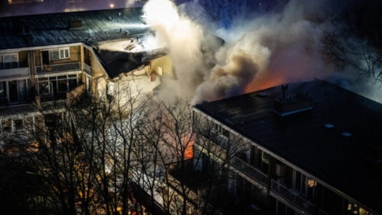 Κατέρρευσε τριώροφη πολυκατοικία μετά από έκρηξη στη Χάγη