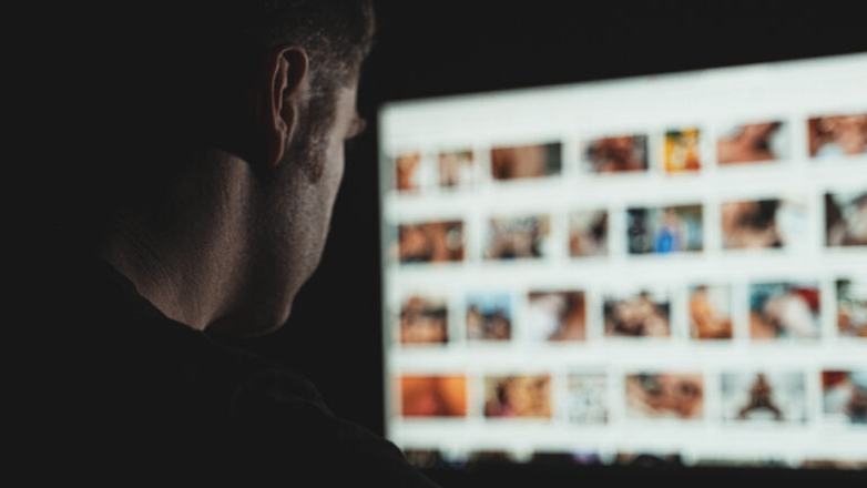 Συνελήφθη άνδρας στην Αττική για παιδική πορνογραφία μετά από καταγγελία ανηλίκου