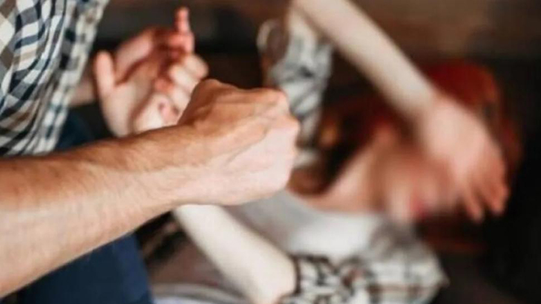 Αγρίνιο: Έσβηνε τσιγάρα στο μάγουλο της κόρης του