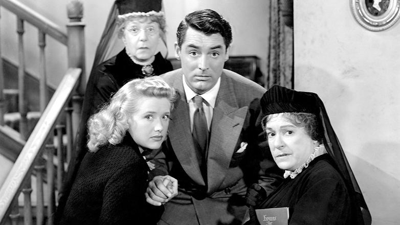Ογδόντα χρόνια «Αρσενικό και Παλιά Δαντέλα»: Η κλασική μαύρη κωμωδία του Φρανκ Κάπρα και ο «διαφορετικός» Κάρι Γκραντ
