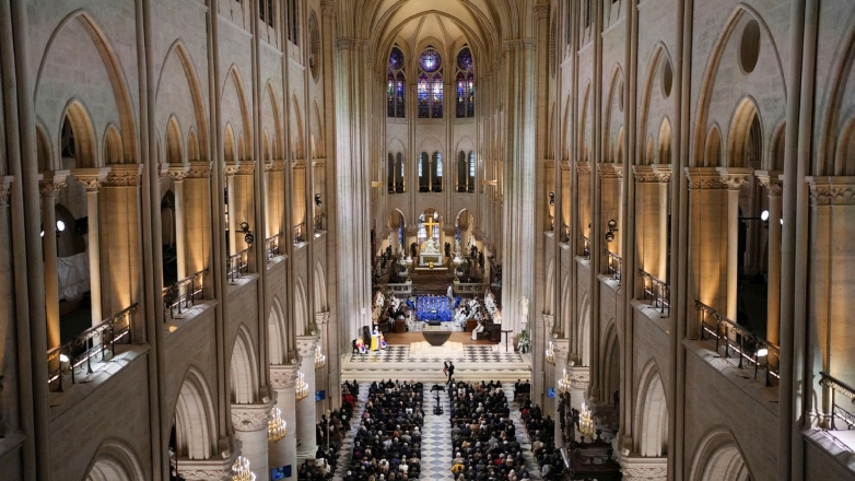 Ήχησαν ξανά οι καμπάνες στην Παναγία των Παρισίων