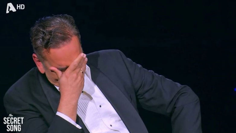 The Secret Song: Ξέσπασε σε κλάματα ο Νίκος Ψαρράς με την έκπληξη της συζύγου του