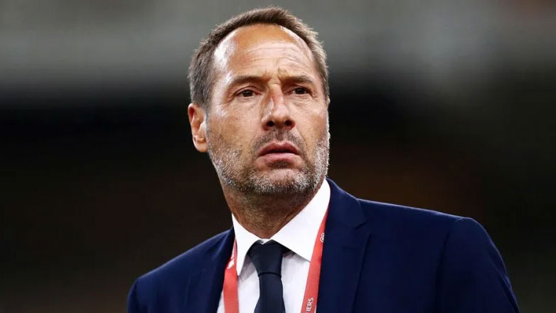 Άρης: Στην πόρτα της εξόδου ο Μάντζιος, αναλαμβάνει ο Φαν’τ Σχιπ