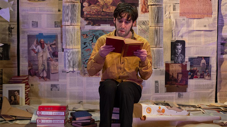 «Το χρονικό ενός δυσλεκτικού»: Μετά τα απανωτά sold-out η παράσταση παίρνει παράταση! «Το χρονικό ενός δυσλεκτικού»: Μετά τα απανωτά sold-out η παράσταση παίρνει παράταση!