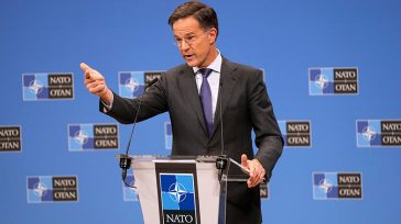 Το ΝΑΤΟ καλεί για ειρηνική μετάβαση της εξουσίας στη Συρία