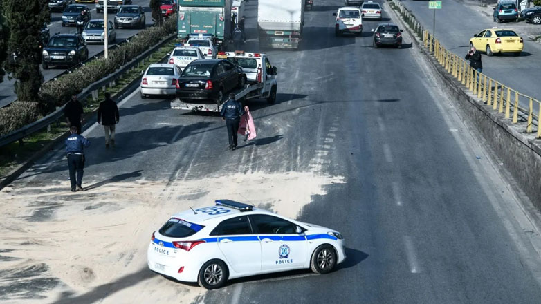 Μεγάλη κίνηση στον Κηφισό λόγω σύγκρουσης φορτηγού με αυτοκίνητο