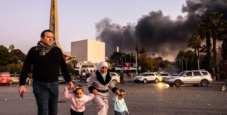 Στους δρόμους οι πολίτες της Συρίας
