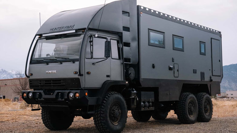 Τι διαλέγετε; Αυτό το 6τροχο “σπίτι” ή μία Ferrari Purosangue στα ίδια λεφτά; Δείτε το εσωτερικό και μετά αποφασίστε