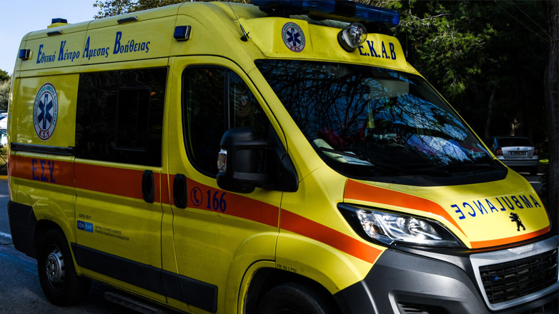 Σαλαμίνα: Γυναίκα τραυματίστηκε σοβαρά από μοτοσικλέτα