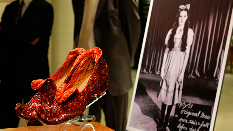 Αστρονομικό ποσό σε δημοπρασία, για τα ρουμπινί γοβάκια της Τζούντι Γκάρλαντ