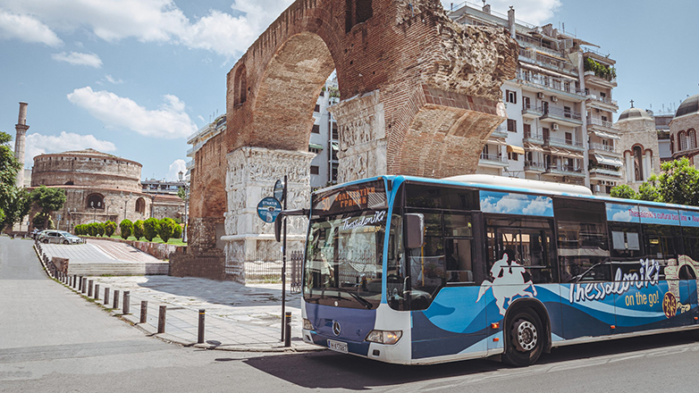 Οδηγός του ΟΑΣΘ βρήκε και παρέδωσε τσάντα με 2.500 ευρώ