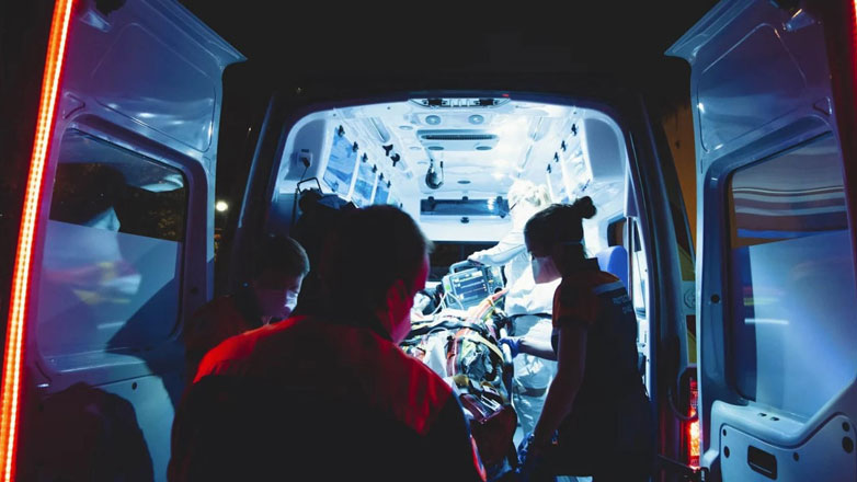 Σοβαρό τροχαίο με δικυκλιστή:  Διασωληνωμένος με κρανιοεγκεφαλικές κακώσεις μεταφέρθηκε στο νοσοκομείο Χανίων