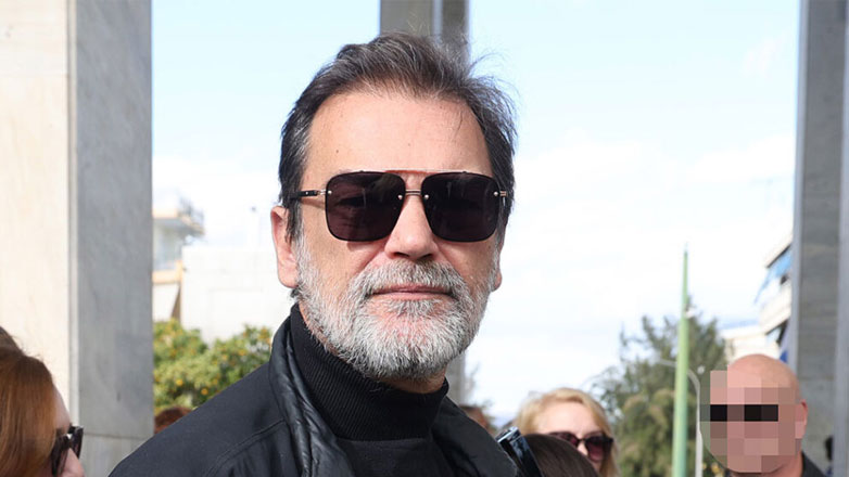 Κωνσταντίνος Καζάκος: Αποκαλύπτει για την οικονομική απάτη – «Πιο πολύ έφταιγε ο μπαμπάς μου, με πήρε στον λαιμό του»