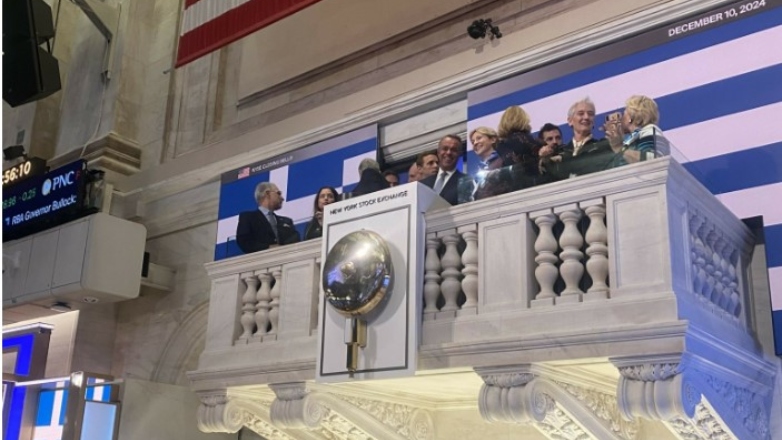 Στα χρώματα της Ελλάδας «ντύθηκε» η Wall Street Στα χρώματα της Ελλάδας «ντύθηκε» η Wall Street