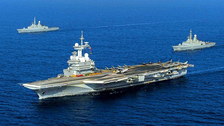 Το γαλλικό αεροπλανοφόρο «Σαρλ ντε Γκολ»  βορειοδυτικά της Καρπάθου