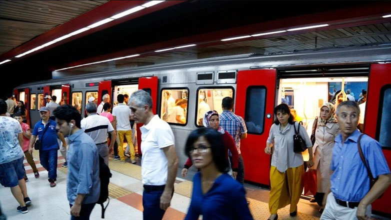 Πανικός στο Μετρό της Άγκυρας: Έτρεχαν να σωθούν από τις φλόγες ύστερα από έκρηξη Πανικός στο Μετρό της Άγκυρας: Έτρεχαν να σωθούν από τις φλόγες ύστερα από έκρηξη