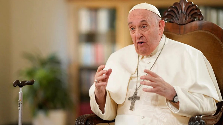 Με μάσκα οξυγόνου ο Πάπας Φραγκίσκος Με μάσκα οξυγόνου ο Πάπας Φραγκίσκος