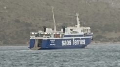 Με ανοιχτή μπουκαπόρτα μεσοπέλαγα το πλοίο «ΣΑΟΝΗΣΟΣ» εν πλω προς Λέρο