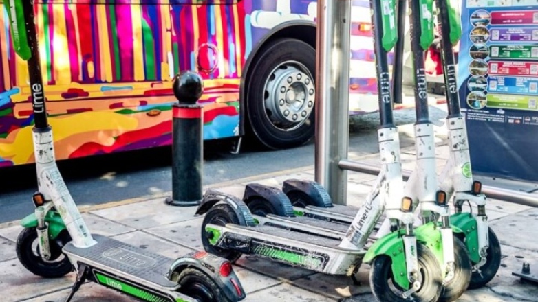 Έκλεψαν 291 ηλεκτρικά πατίνια από αποθήκη στον Λαγκαδά