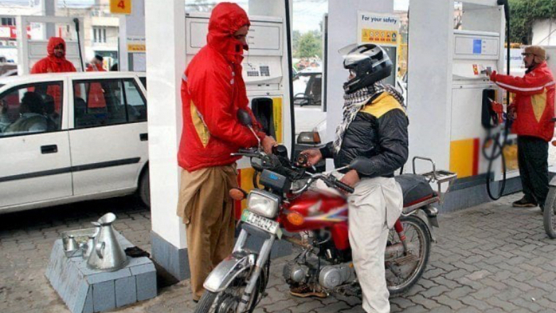 Δεν φοράς κράνος; Δεν έχει βενζίνη! Η σωστή λύση!!!