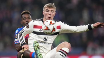 Europa League: Σημαντική εκτός έδρας νίκη για τη Μάντσεστερ Γιουνάιτεντ, 2-1 με ανατροπή τη Βικτόρια Πλζεν