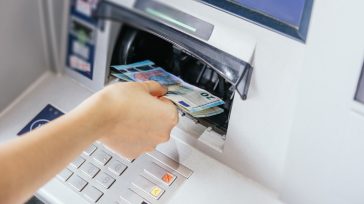 Στις 11 Αυγούστου ξεκινούν οι δωρεάν αναλήψεις από τα ΑΤΜ των ελληνικών τραπεζών