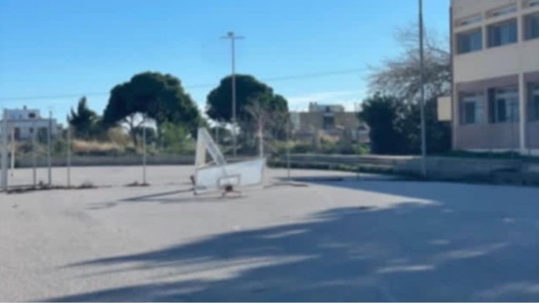 Μπασκέτα καταπλάκωσε μαθητή σε προαύλιο σχολείου