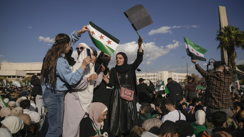 Η Τουρκία ανοίγει ξανά την πρεσβεία της στη Συρία