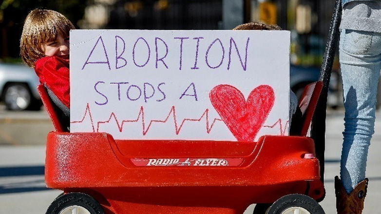 Το Τέξας ασκεί δίωξη σε γιατρό στη Νέα Υόρκη επειδή έγραψε χάπια άμβλωσης εξ αποστάσεως σε 20χρονη