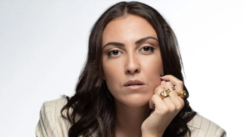 Η νέα συλλογή της συγγραφέως, Ρενέ Στυλιαρά