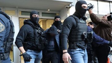 Επιχείρηση του ελληνικού FBI στα νότια προάστια με 28 συλλήψεις