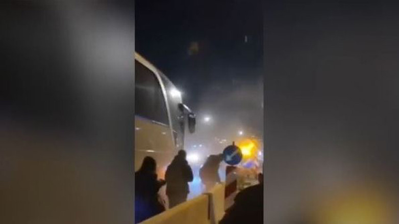 Λεωφορείο σχολικής εκδρομής άρχισε να βγάζει καπνούς εν κινήσει