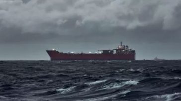 Μέτρα κατά του «σκιώδη στόλου» που επιτρέπει στη Ρωσία να παρακάμπτει τις κυρώσεις