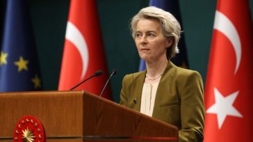 Φον ντερ Λάιεν: Ανακοίνωσε νέα βοήθεια, ύψους 1 δισ. ευρώ, για τους πρόσφυγες που φιλοξενεί η Τουρκία