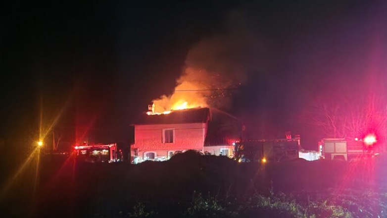 Στις φλόγες σπίτι στον Βόλο – Τρία άτομα κινδύνευσαν