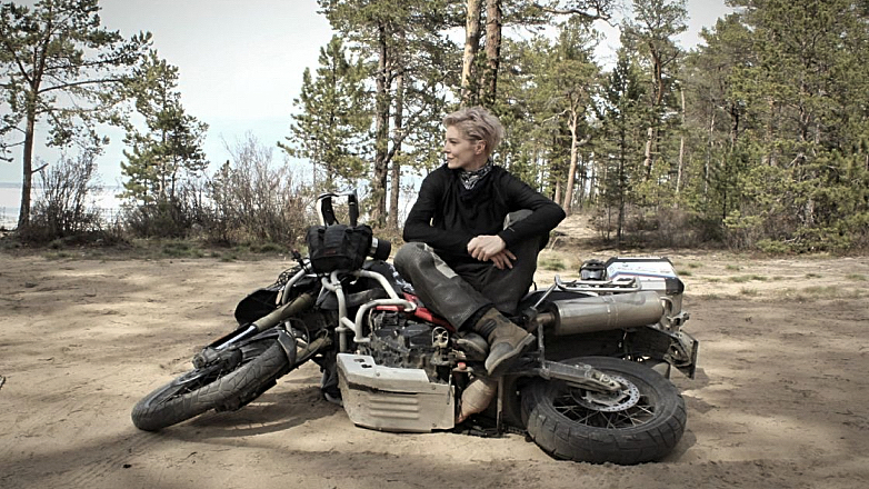 Kinga Tanajewska: μια ελεύθερη ψυχή πάνω σε μια μοτοσυκλέτα περιπέτειας!