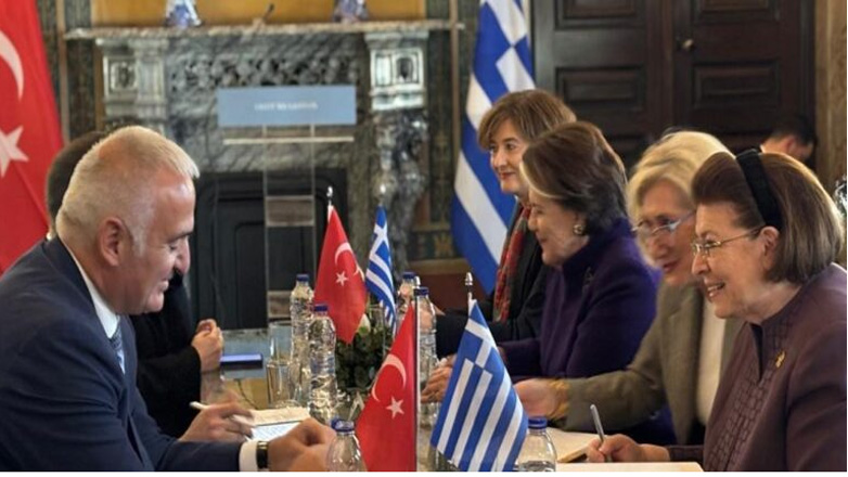 Παραδόθηκαν αρχαία νομίσματα από τη Λίνα Μενδώνη στον Τούρκο Υπουργό Πολιτισμού