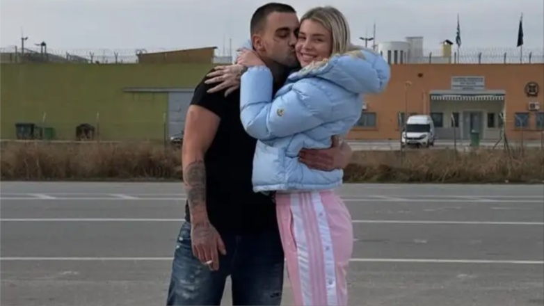 Ricta: Αποφυλακίστηκε ο γνωστός τράπερ – Στο πλευρό του η σύντροφός του, Modern Cinderella