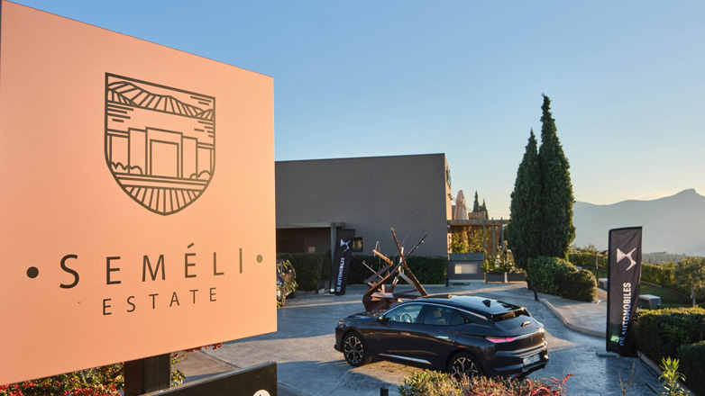 DS AUTOMOBILES: Η ναυαρχίδα DS N°8 αναδεικνύει το γαλλικό Savoir-Faire