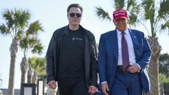 Τραμπ: Ο Ίλον Μασκ δεν μπορεί να γίνει πρόεδρος των ΗΠΑ