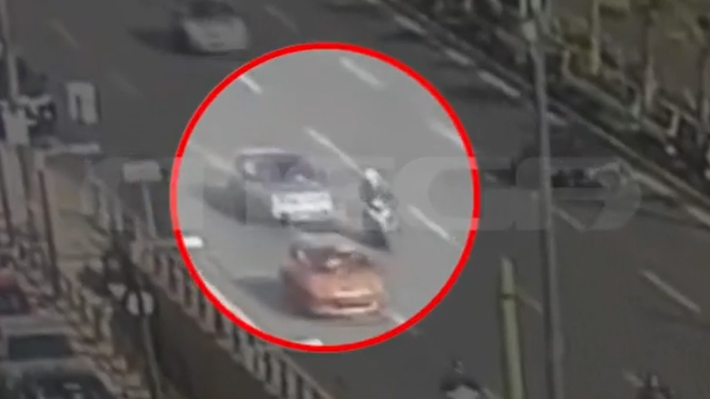 Βίντεο ντοκουμέντο από τροχαίο γνωστού ηθοποιού στη Συγγρού Βίντεο ντοκουμέντο από τροχαίο γνωστού ηθοποιού στη Συγγρού