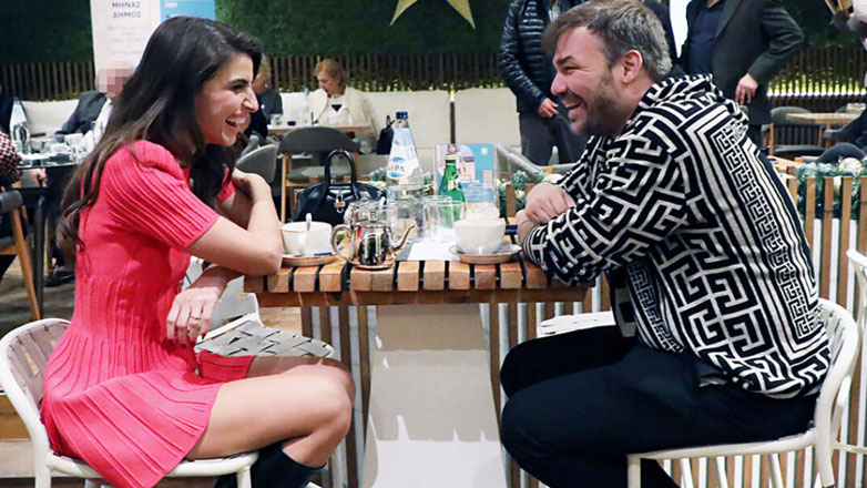 Γιώργος Σαμπάνης-Ιωάννα Σαρρή: Χαλαρή βόλτα στα νότια προάστια χέρι-χέρι